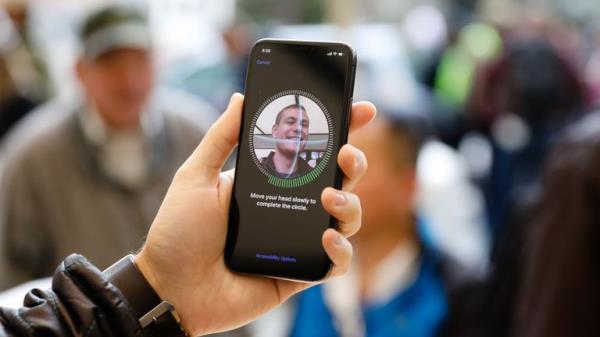 A customer sets up Face ID on his new iPhone X at the Apple Store Union Square on November 3, 2017, in San Francisco, California. Apple's flagship iPhone X hits stores around the world as the company predicts bumper sales despite the handset's eye-watering price tag, and celebrates a surge in profits. / AFP PHOTO / Elijah Nouvelage (Photo credit should read ELIJAH NOUVELAGE/AFP via Getty Images)