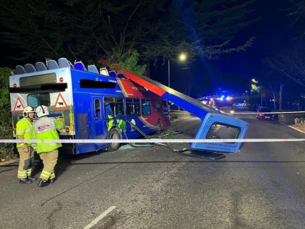 BNPS.co.uk (01202) 558833 Pic: BNPS Double decker roof torn off in Dorset A double decker bus had its roof ripped off after colliding with a tree. The incident happened in Bournemouth, Dorset on Friday evening and a passenger o<em></em>nboard suffered minor injuries. The whole top was ripped from the top deck and hanging off o<em></em>nto the road. Police shut West Way Road in the seaside town at a<em></em>bout 5.45pm to deal with the carnage. A spokesperson for Dorset Police said they received a 999 call at 5.46pm of a road traffic collision involving a bus and a tree on West Way in Bournemouth.