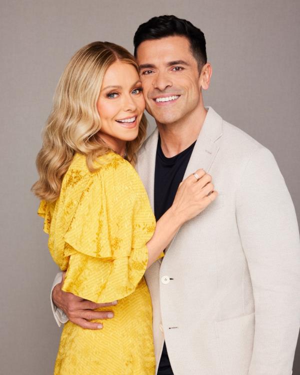 Kelly Ripa and Mark Consuelos hugging. 