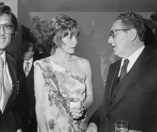 Actress Shirley MacLaine and Henry Kissinger 