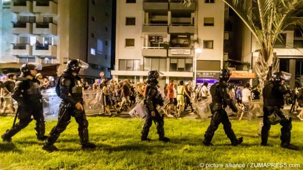 From file: Police followed anti-racism protesters in September, 2023, order to prevent possible riots, a day after the anti-migrant violence in Limassol, Cyprus | Photo: Kostas Pikoulas/ZUMA Press Wire