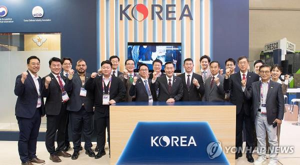 Defense Minister Shin Won-sik (front, C) visits a Korean exhibition hall at the World Defense Show held in Riyadh, Saudi Arabia, on Feb. 5, 2024, in this photo provided by his office. (PHOTO NOT FOR SALE) (Yonhap)