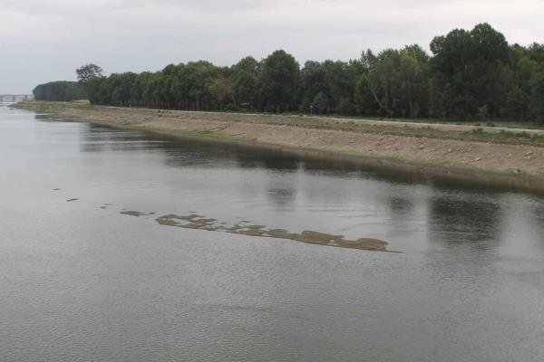 Historical bridges feet exposed as Meri? Rivers flow plummets