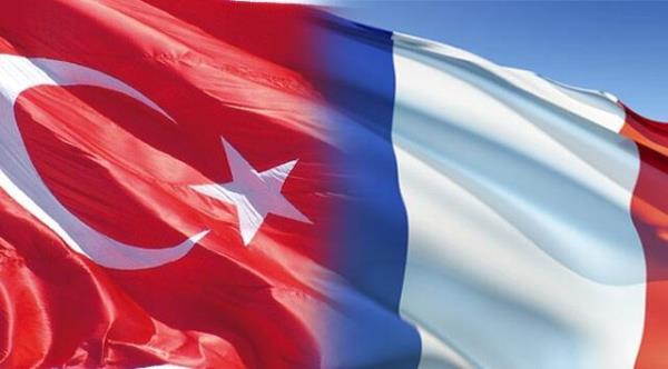 Turkish, French FMs hold phone conversation