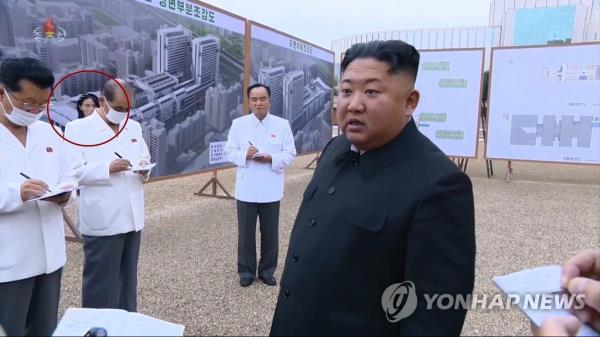North Korean leader Kim Jong-un (R) attends the co<em></em>nstruction site of a project to build a general hospital in Pyo<em></em>ngyang in this footage from the North's Korean Central Television on July 20, 2020. (For Use o<em></em>nly in the Republic of Korea. No Redistribution) (Yonhap)