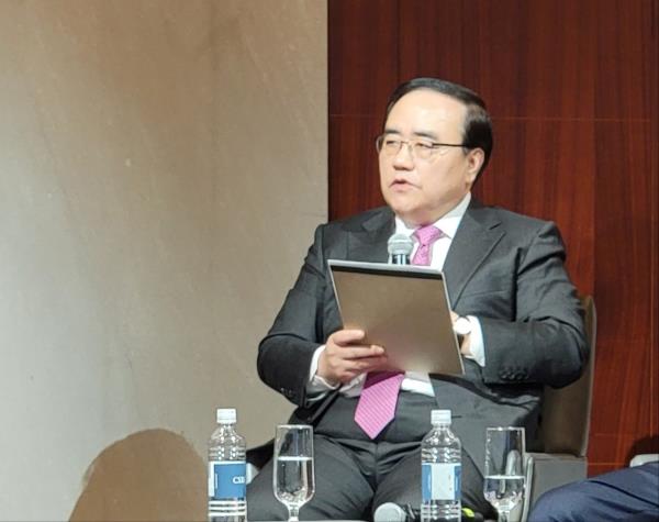 Former South Korean Natio<em></em>nal Security Advisor Kim Sung-han speaks during a forum hosted by the Center for Strategic and Internatio<em></em>nal Studies in Washington on Feb. 12, 2024. (Yonhap)
