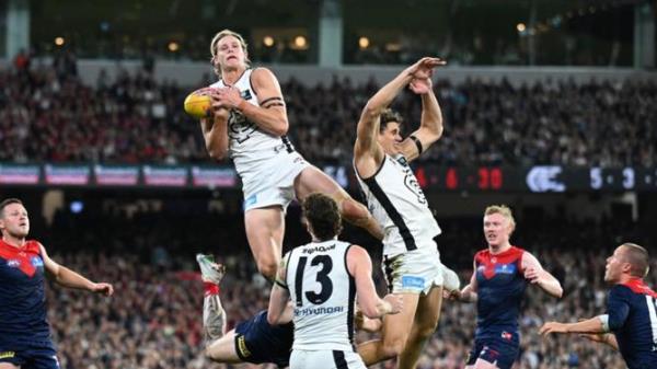 Action from the AFL semi-final between Carlton and Melbourne.