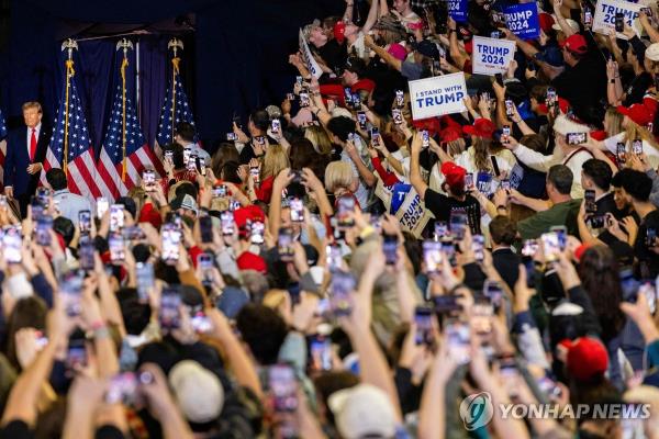 This photo, released by AFP, shows former President Do<em></em>nald Trump arriving at a rally in South Carolina on Feb. 10, 2024. (Yonhap)
