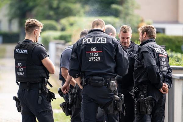A wild animal that escaped during the night in the south of Berlin could be a lioness, according to police.