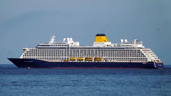 a<em></em>bout 100 people injured as cruise ship hit by bad weather