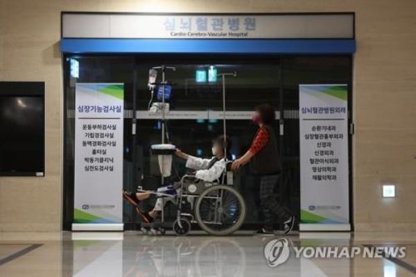 A patient is wheeled around a hospital in Seoul on Feb. 16, 2024. (Yonhap)