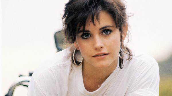Close up of Courteney Cox when she was young