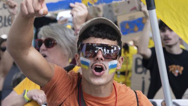 Tens of thousands protest against Canary Islands’ ‘unsustainable’ tourism model