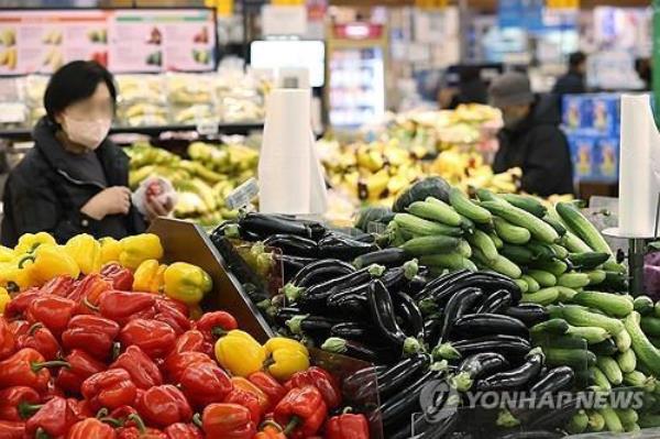 People shop at a major discount chain store in Seoul, in this file photo taken Nov. 30, 2023. (Yonhap)