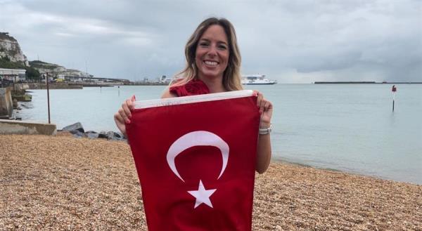 Turkish swimmer successfully crosses English Channel