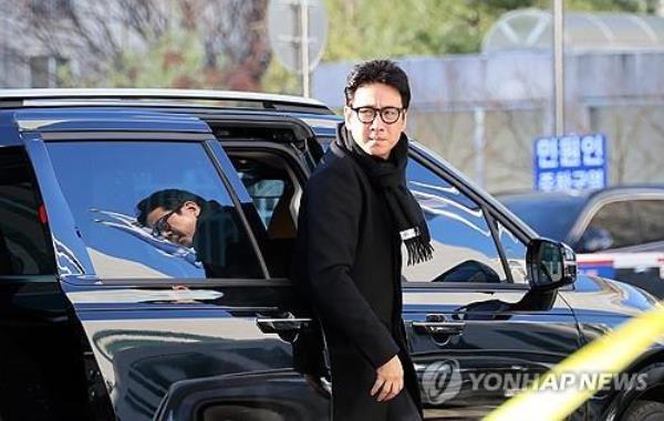 Actor Lee Sun-kyun arrives at an office of the Incheon Metropolitan Police Agency in Incheon, a<em></em>bout 30 kilometers west of Seoul, on Dec. 23, 2023, for the third round of questio<em></em>ning on suspicions of drug use. (Yonhap)