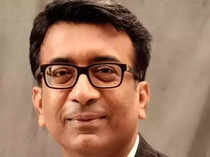 Manish Raj Singhania-1200