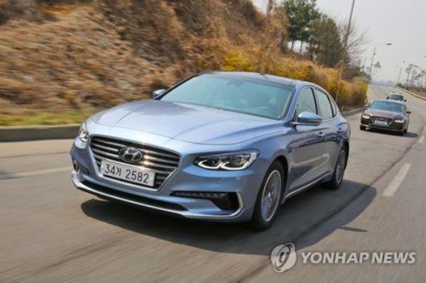 This photo provided by Hyundai Motor shows the hybrid variant of the company's midsize Grandeur sedan model. (PHOTO NOT FOR SALE) (Yonhap)